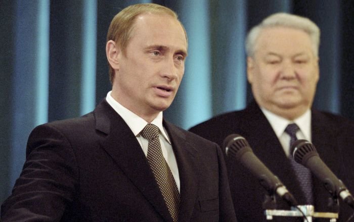 Как Владимир Путин восстанавливал Россию в начале нулевых