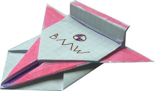 Тетрадь научила нас не только правописанию и математике, но и основам оригами. Первый раз BMW я видел именно в таком виде: