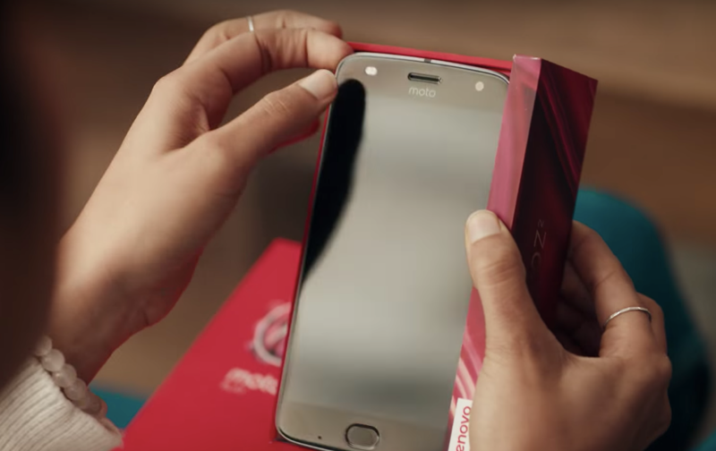 Motorola сняла продолжение рекламного ролика Samsung о недостатках смартфонов Apple