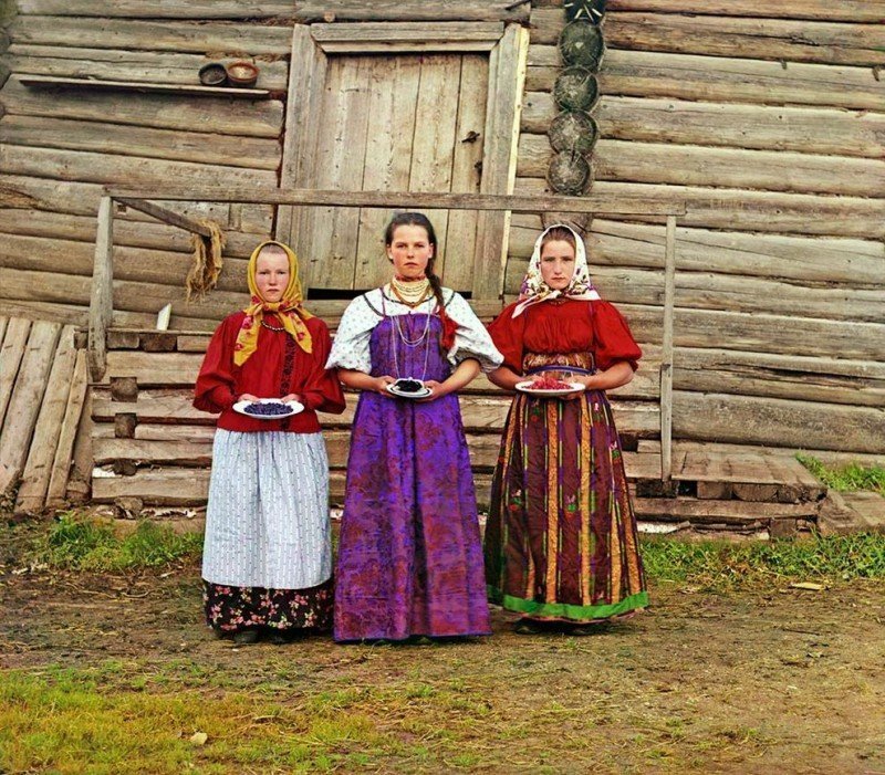 Крестьянские девушки. Деревня Топорня. Вологодская губерния, 1909 год