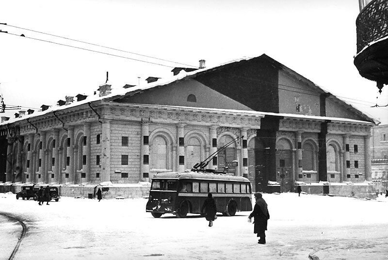 Здание Манежа в маскировочной окраске 1941-42гг.
