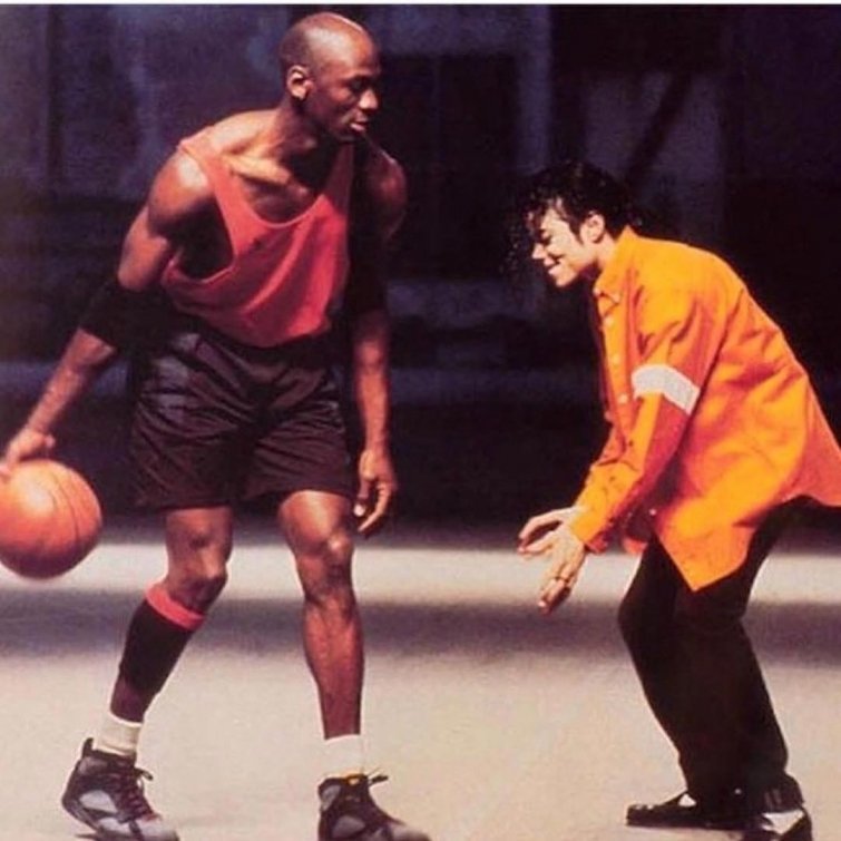 Майкл Джордан и Майкл Джексон играют в баскетбол, 1992