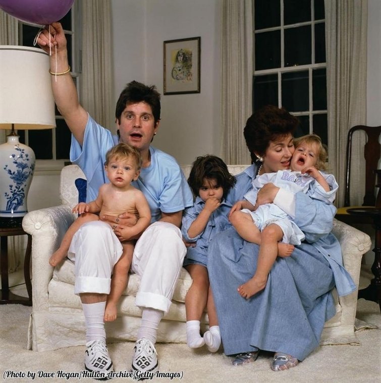Оззи и Шэрон Осборн с детьми Эйми, Келли и Джеком, 1987