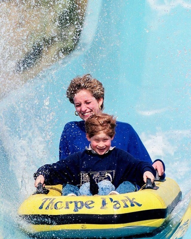 Принцесса Диана и принц Гарри в парке развлечений, 1992