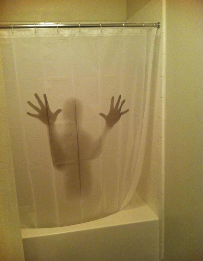 Действительно странные шторы... причём не только для ванных комнат