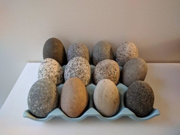 Каменные яйца