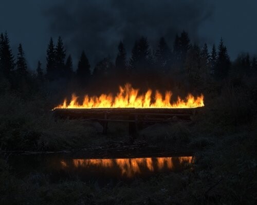 Ущербный фотограф поджигает деревни ради снимков