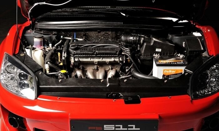 Двигатель от "Мицубиси", объёмом в 1,6 литра в 107 л.с. — явно слабоват для "спорткара" в 1,5 тонны весом