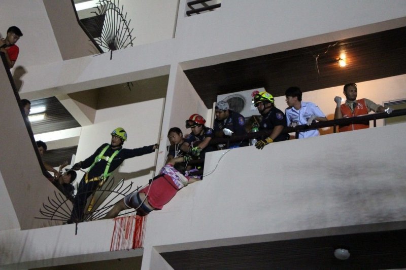 В Таиланде турист из России хотел залезть в номер через балкон и упал на штыри