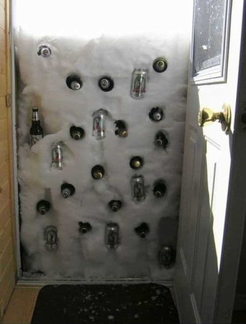 2. Вместо того, что расчищать снег, порадуйтесь еще одному холодильнику