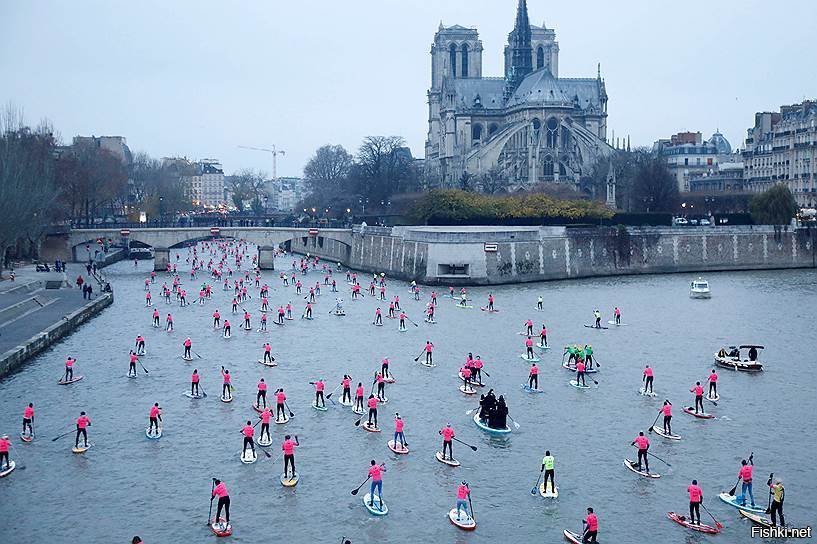 Соревнования по сапсерфингу в Париже