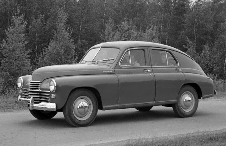 Так, вслед за «Форд-А» ГАЗ заполучил документацию и права на Форд-40, перевоплотившийся в «эмку».