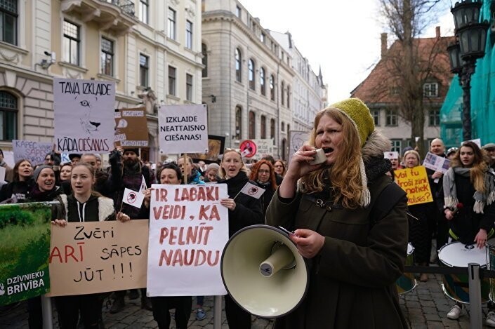 Латвия, рига, 11 мая 2017 года, пикет против использования животных в цирке