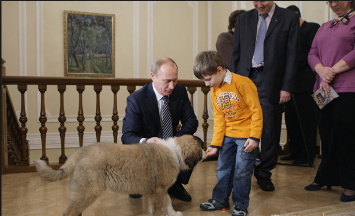 Владимир Путин осуществляет мечты. От президента получила гитару школьница из Петербурга
