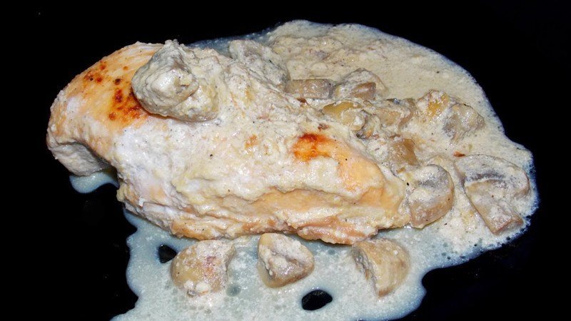куриное филе в сливочном соусе с грибами 