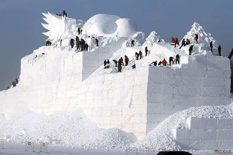 фестиваль ледяных и снежных скульптур в Китае