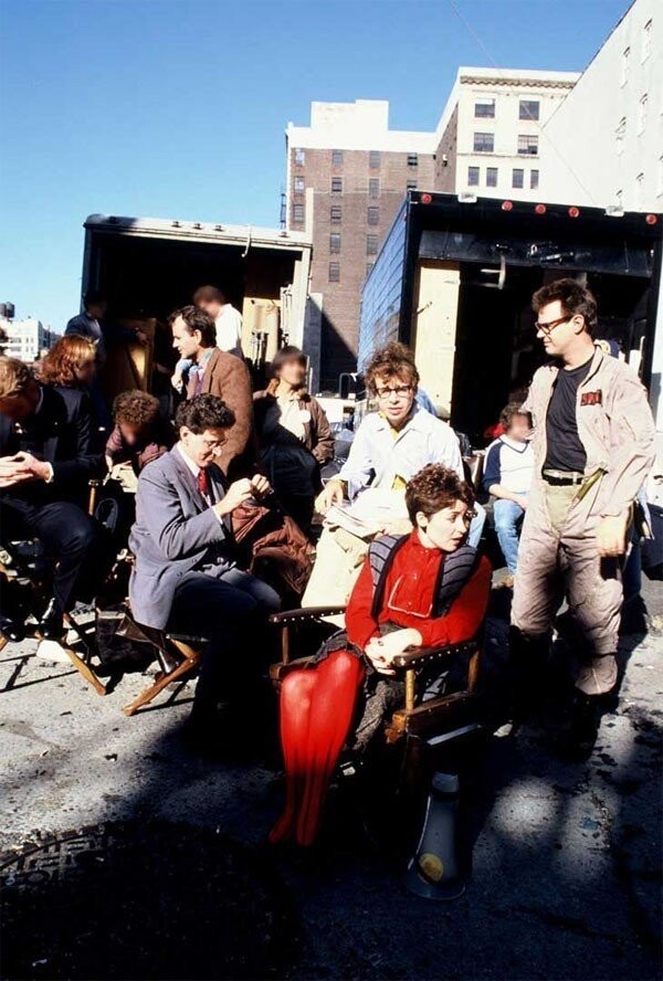 Билл Мюррей, Харольд Рамис, Рик Моранис, Энни Поттс и Дэн Эйкройд на съемках фильма, 1983 год.
