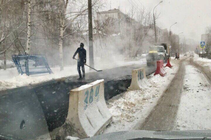 Дорога на века: на Мещере опять кладут асфальт зимой