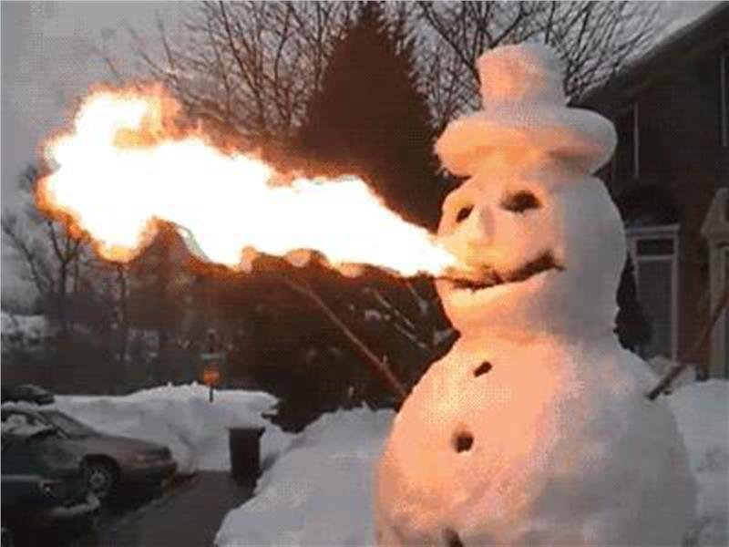 1. Огнедышащий снеговик