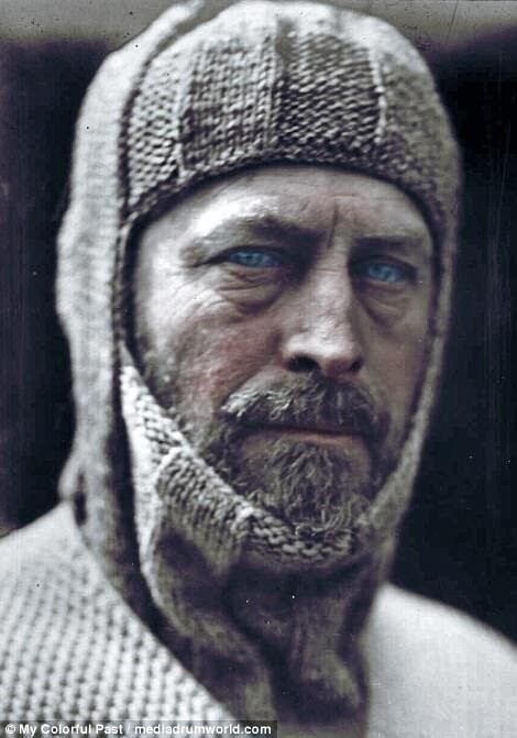 Далее - австралийский геолог и исследователь Антарктики, Дуглас Моусон. Был участником трёх экспедиций, среди которых - первая экспедиция Шеклтона, в составе которой он в 1909 году достиг Южного магнитного полюса.