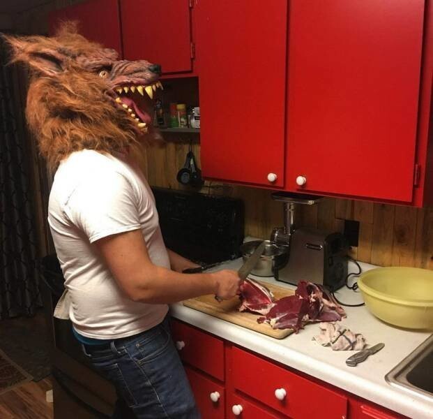 Волк за готовкой