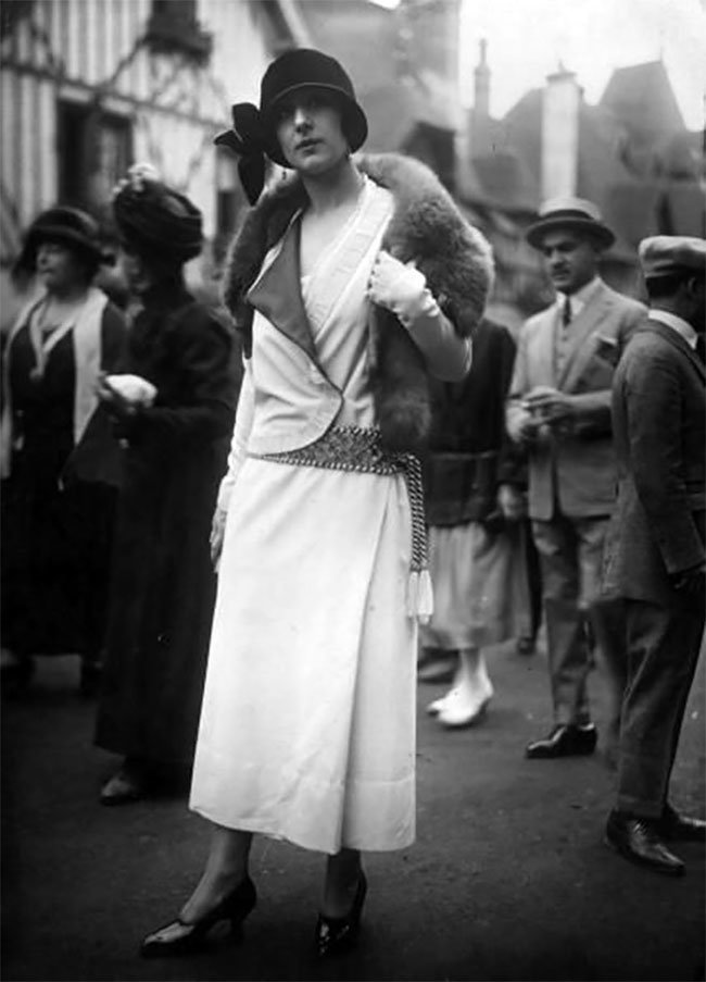 Дама в меховой горжетке, октябрь 1923 года