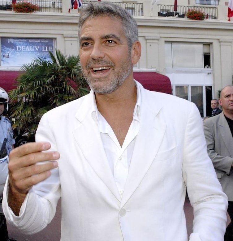 Джордж Клуни подарил друзьям по миллиону долларов