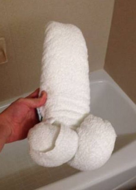 Интересно, о чем думала горничная, складывая полотенца в номере?