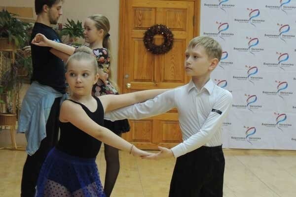 Родители с тремя детьми переехали из Казахстана в Челябинск, чтобы их 9-летняя дочь могла заниматься