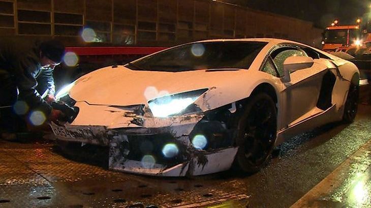 Девушка на Lamborghini столкнулась с грузовиком на Ярославском шоссе