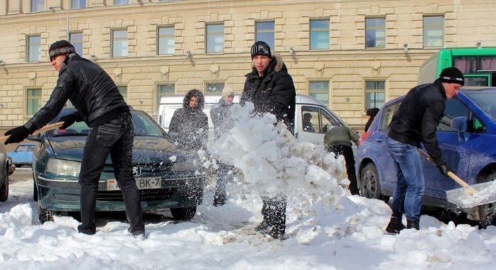 Внезапно: Улан-удэнцев штрафуют за уборку снега