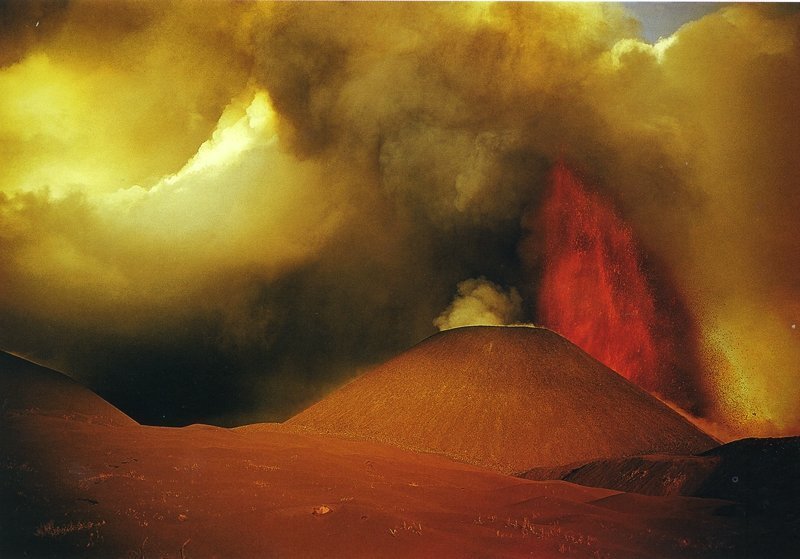 Извержение вулкана Толбачик. 1975 год. Фото: Вадим Гиппенрейтер.