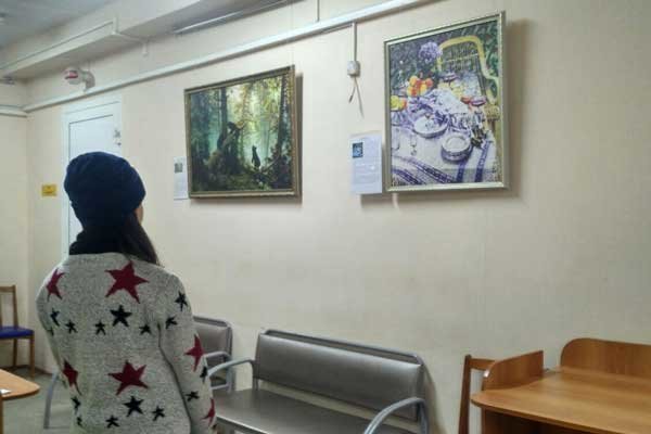 Союз художников России помог детской поликлинике Челябинска оформить коридоры картинами
