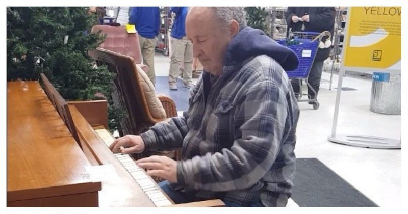 Пожилой мужчина зашел в магазин и великолепно сыграл на пианино