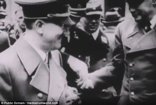 Адольф Гитлер в компании соратников