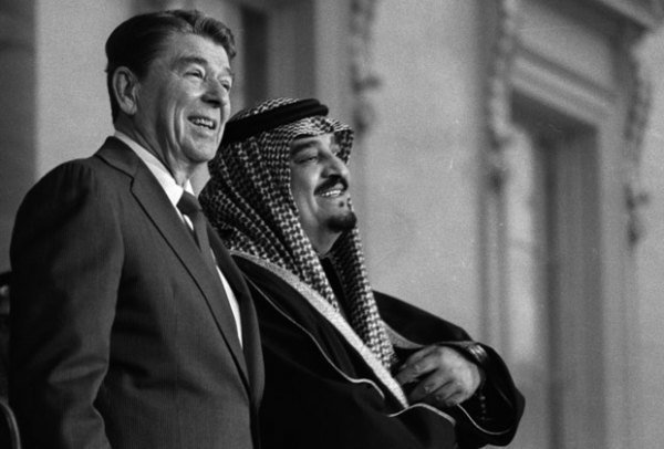 Как Рейган обрушил цены на нефть, а Буш спас СССР