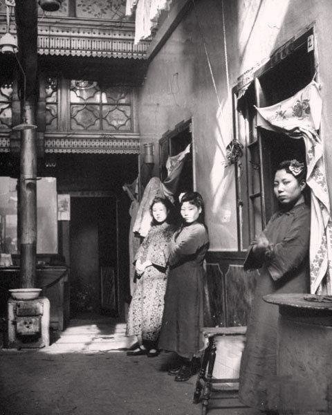 Февраль 1946 года, Шэньян, интерьер борделя