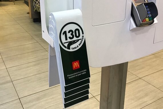 В российском McDonald's появились официанты