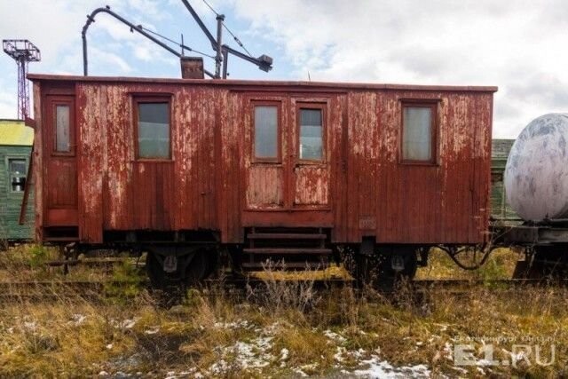 Один из старых железнодорожных вагонов. 