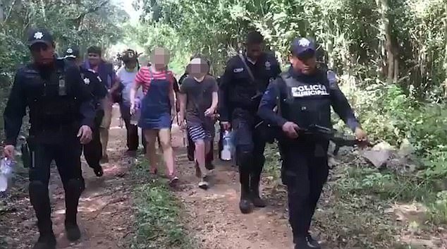 Британские туристы чудом избежали смерти, потерпев крушение в джунглях