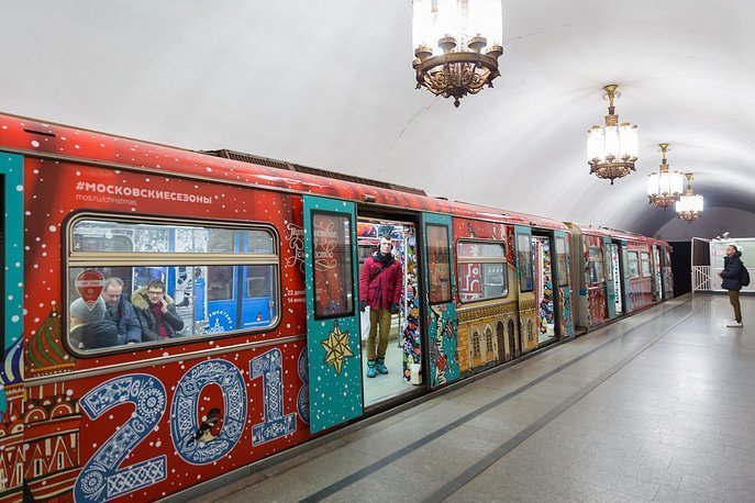 Поезд «Путешествие в Рождество» запустили на Кольцевой линии московского метро