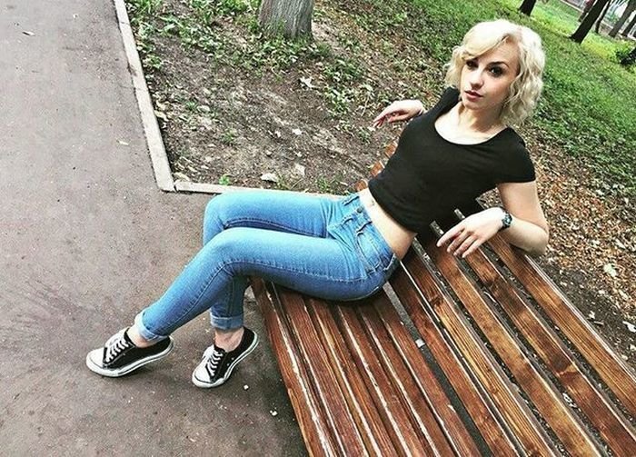 Девушка охранник с процесса по делу Алексея Улюкаева приглянулась пользователям сети