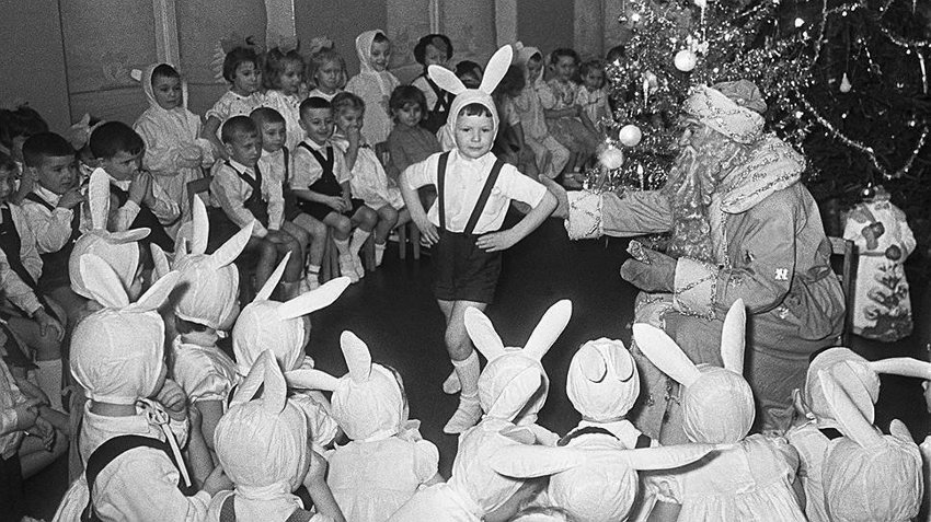 В каком году советским детям официально вернули елку?