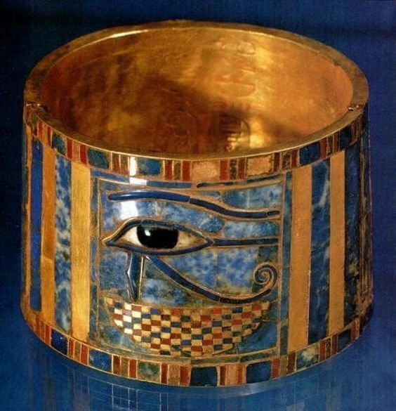 Браслет царицы Аххотеп Около 1530 до н. э. Золото, лазурит, сердолик, бирюза
