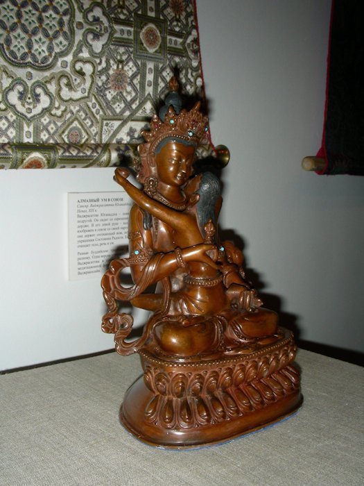 А вот экспонат с выставки "Сокровища буддизма", состоявшейся в начале 2012 года в Санкт-Петербурге