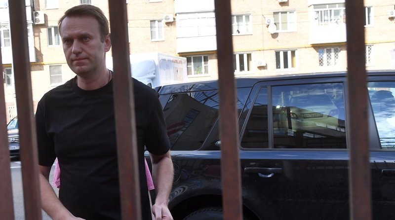 Навальный бойкотирует, а зрители аплодируют. Очередное шоу от блогера