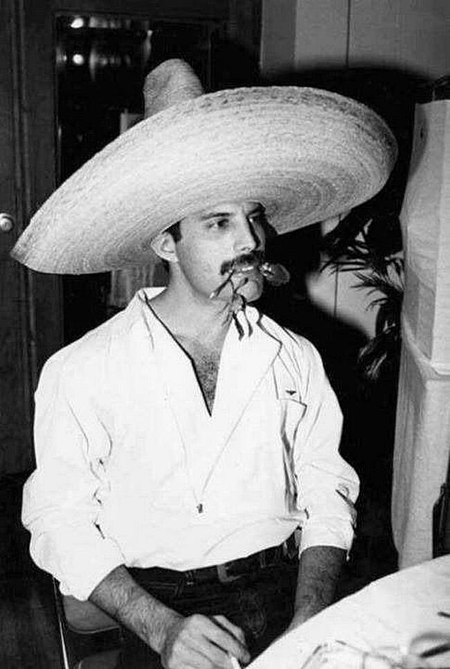 Фредди Меркьюри - вылитый мексиканец. Пуэбла. Мексика. 1981г.