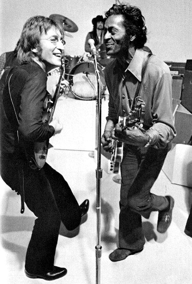 Джон Леннон и Чак Берри. 1972 г. Двадцать два притопа, двадцать три прихлопа. Опа!