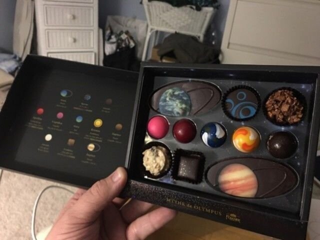 Зато есть «космические» шоколадные конфеты. Такие и есть жалко!