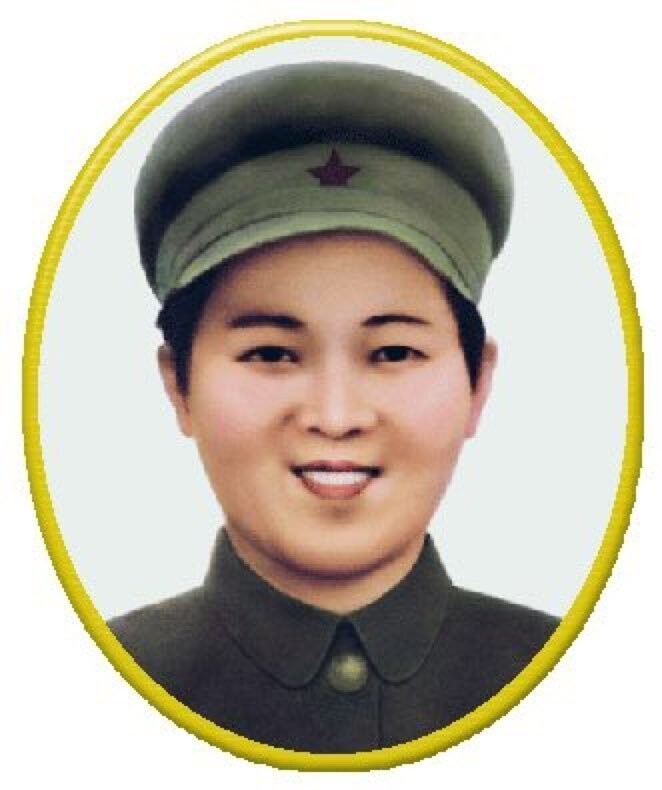 Ким Чен Сук, которая родилась в 1917 году, была женой Ким Ир Сена и матерью Ким Чен Ира, а также партийным и государственным деятелем КНДР